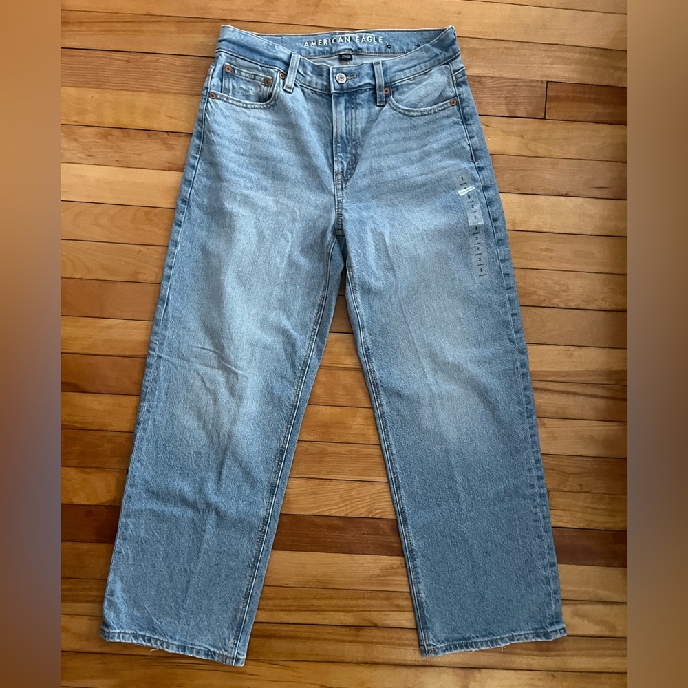 NEW AE Strigid High-Waisted Stovepipe Jean Women’s size 2 short
